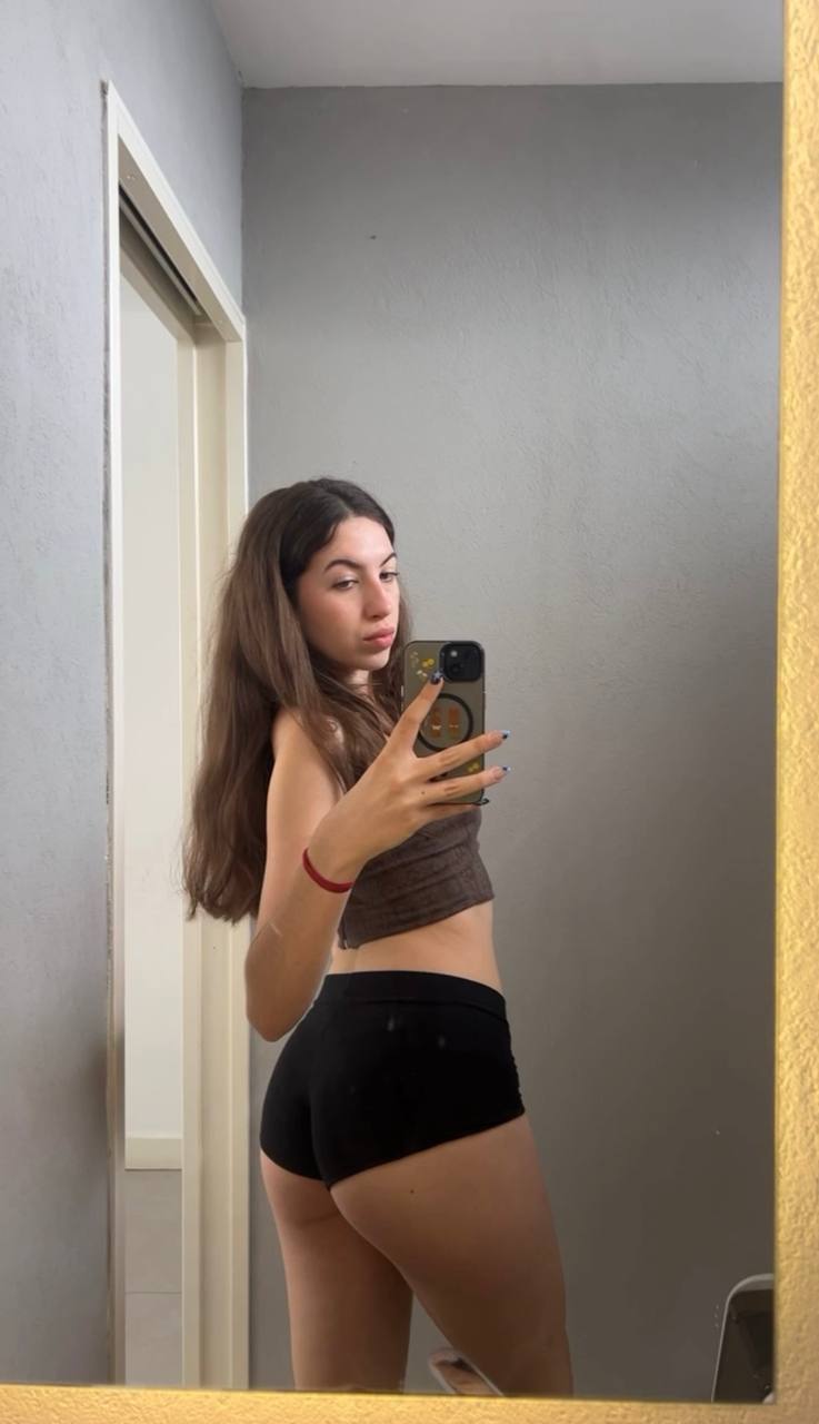 Amber in her underwear in Barquisimeto