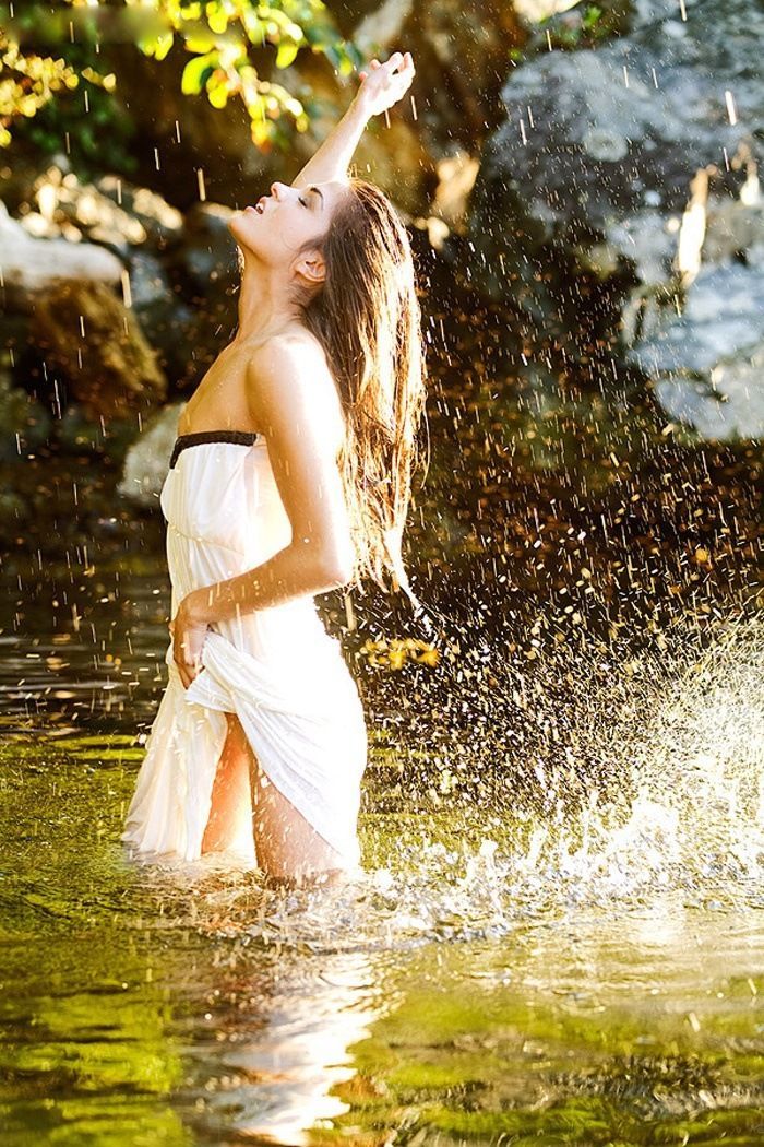 Marie Avgeropoulos in Barquisimeto