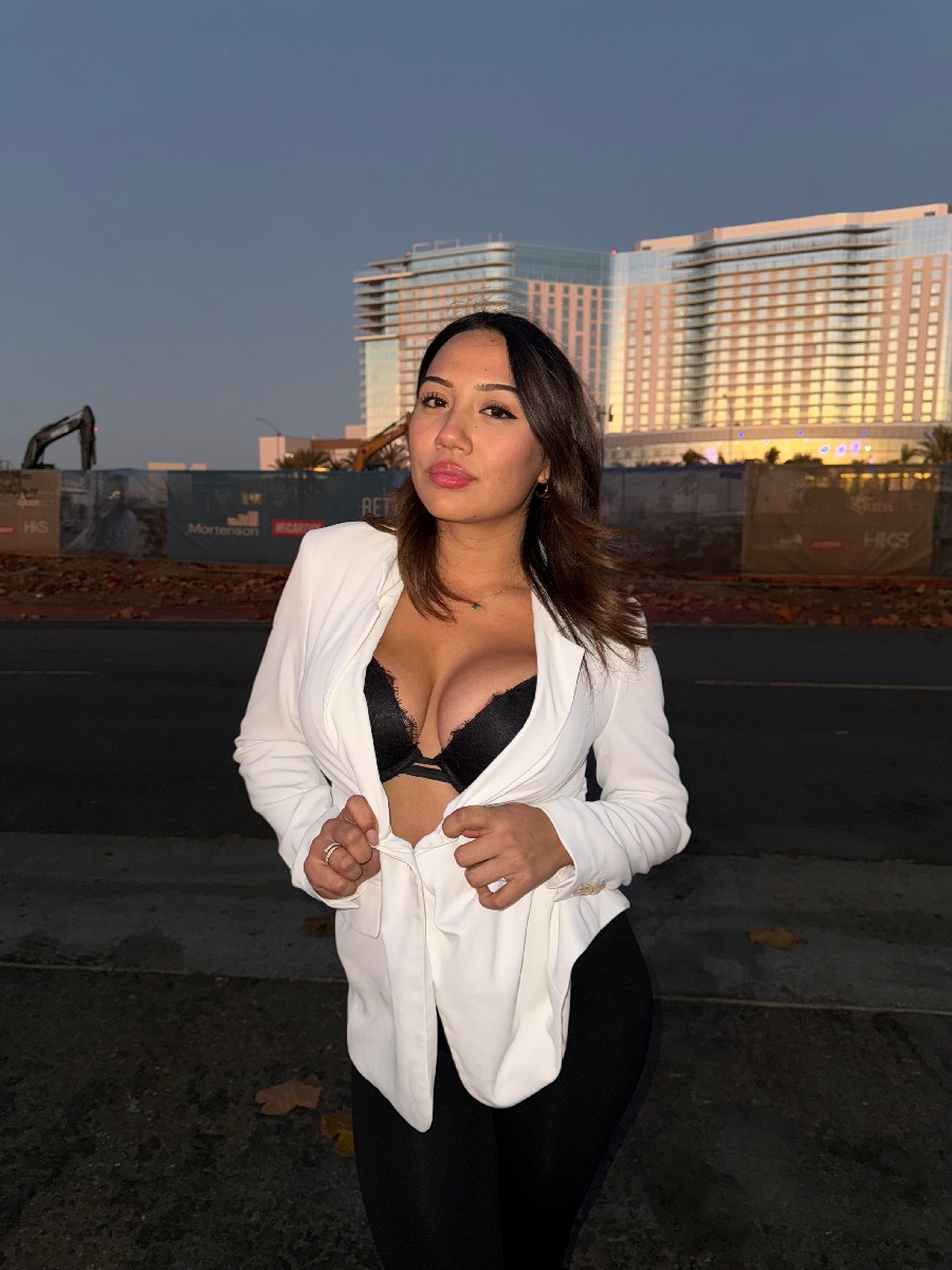 Take a pause and enjoy Ali Cruz — streaming from Barquisimeto