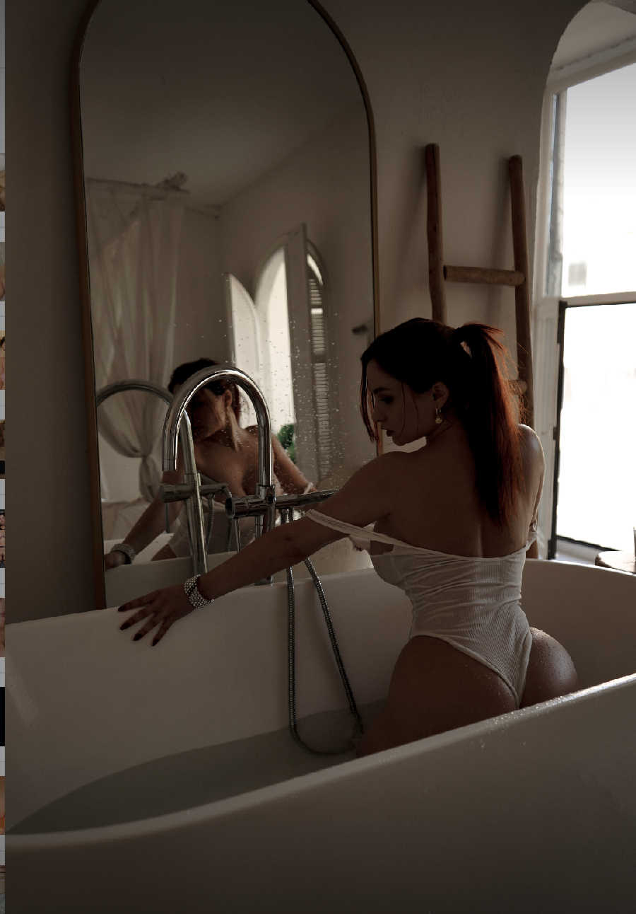 A playful frame from Miranda Faith nude — online in Barquisimeto