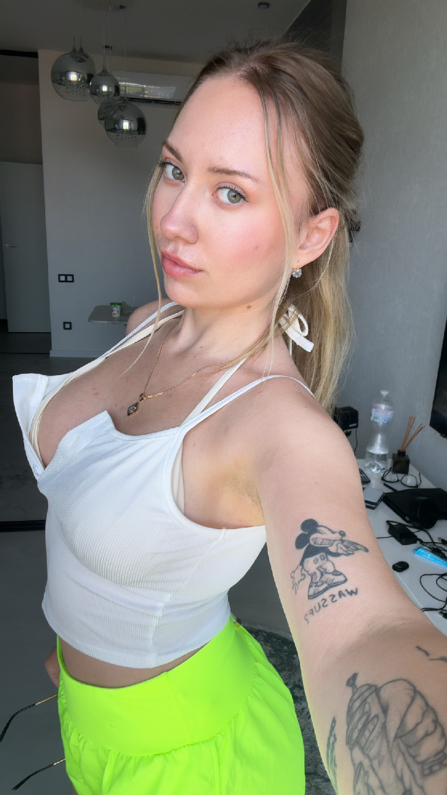 KateV in her underwear in Barquisimeto