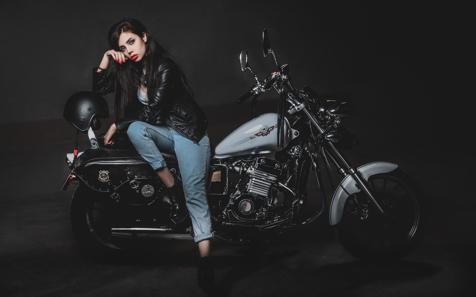Biker girls: style and drive in Barquisimeto