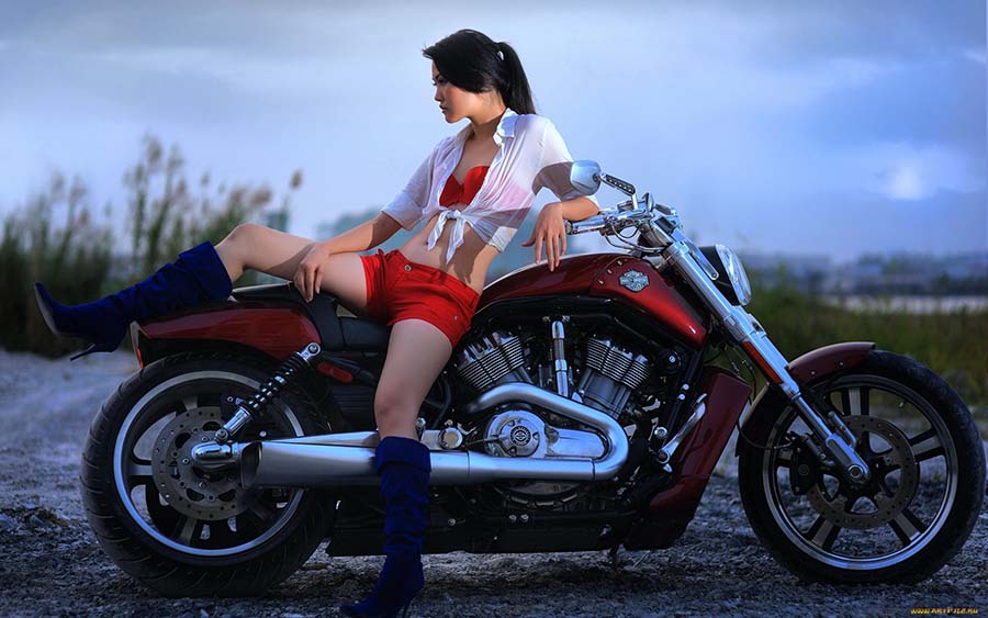 Beautiful girls and motorcycles in Barquisimeto