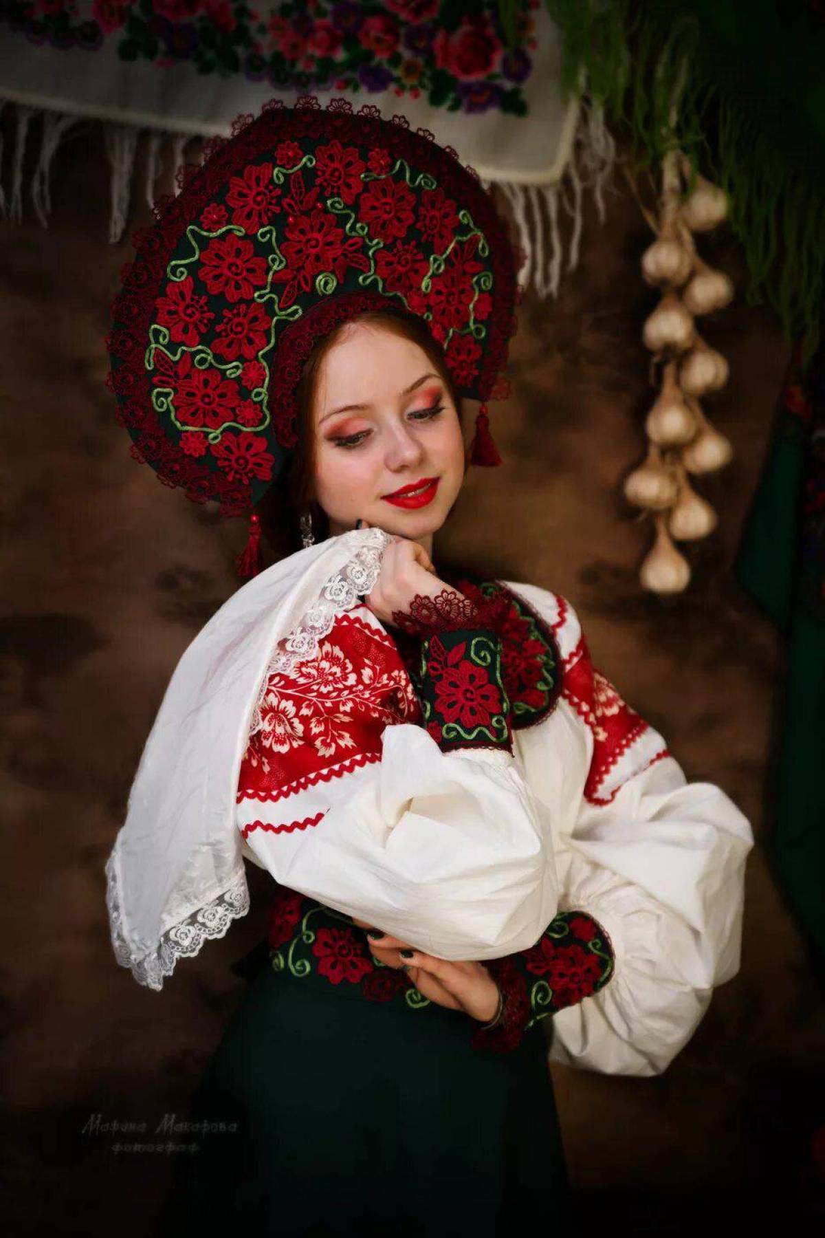 Women in Slavic costumes underwear in Barquisimeto