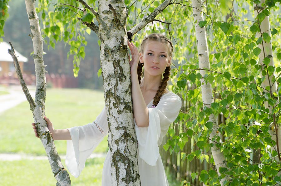 Women in Slavic costumes in Barquisimeto