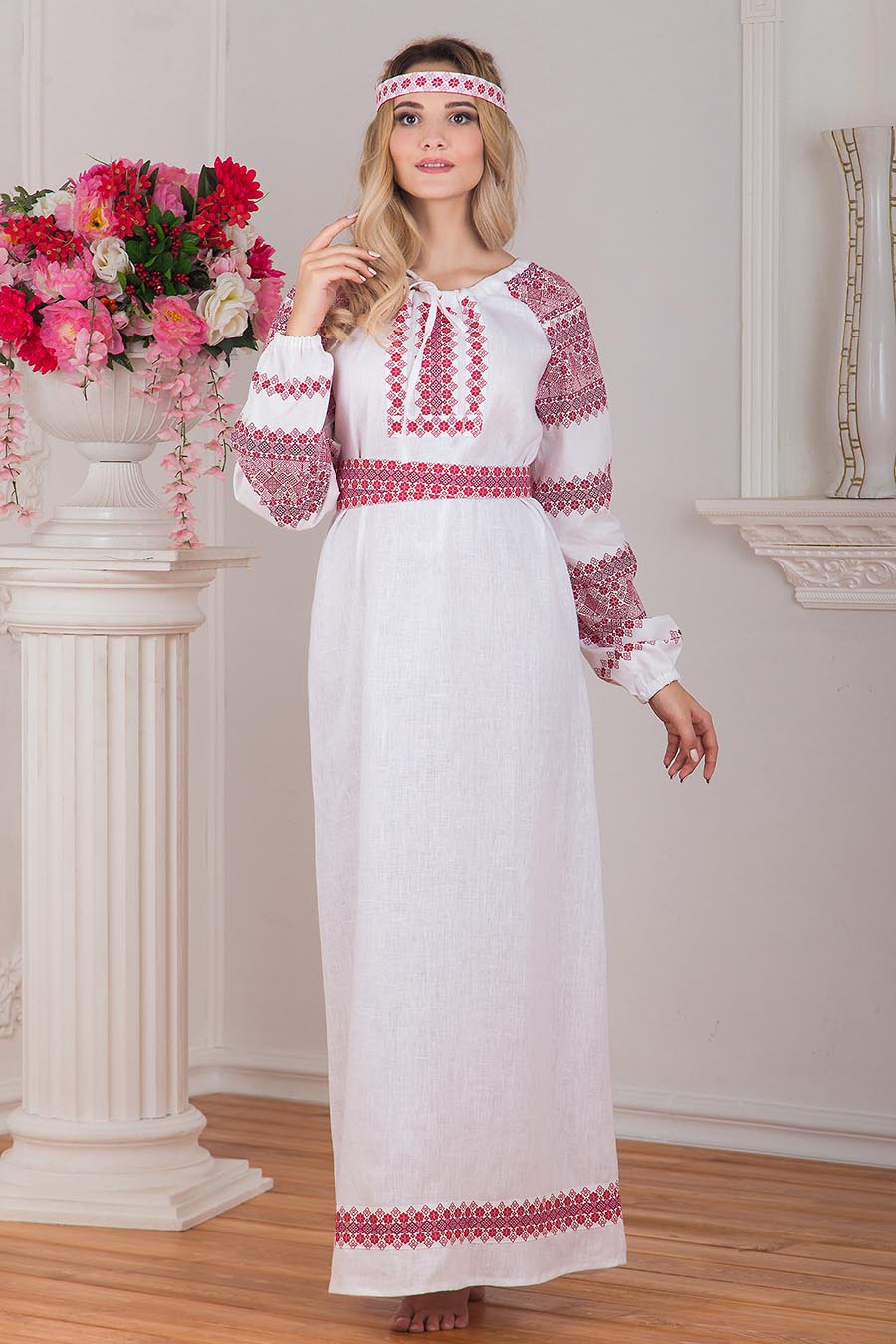 Women in Slavic costumes in Barquisimeto