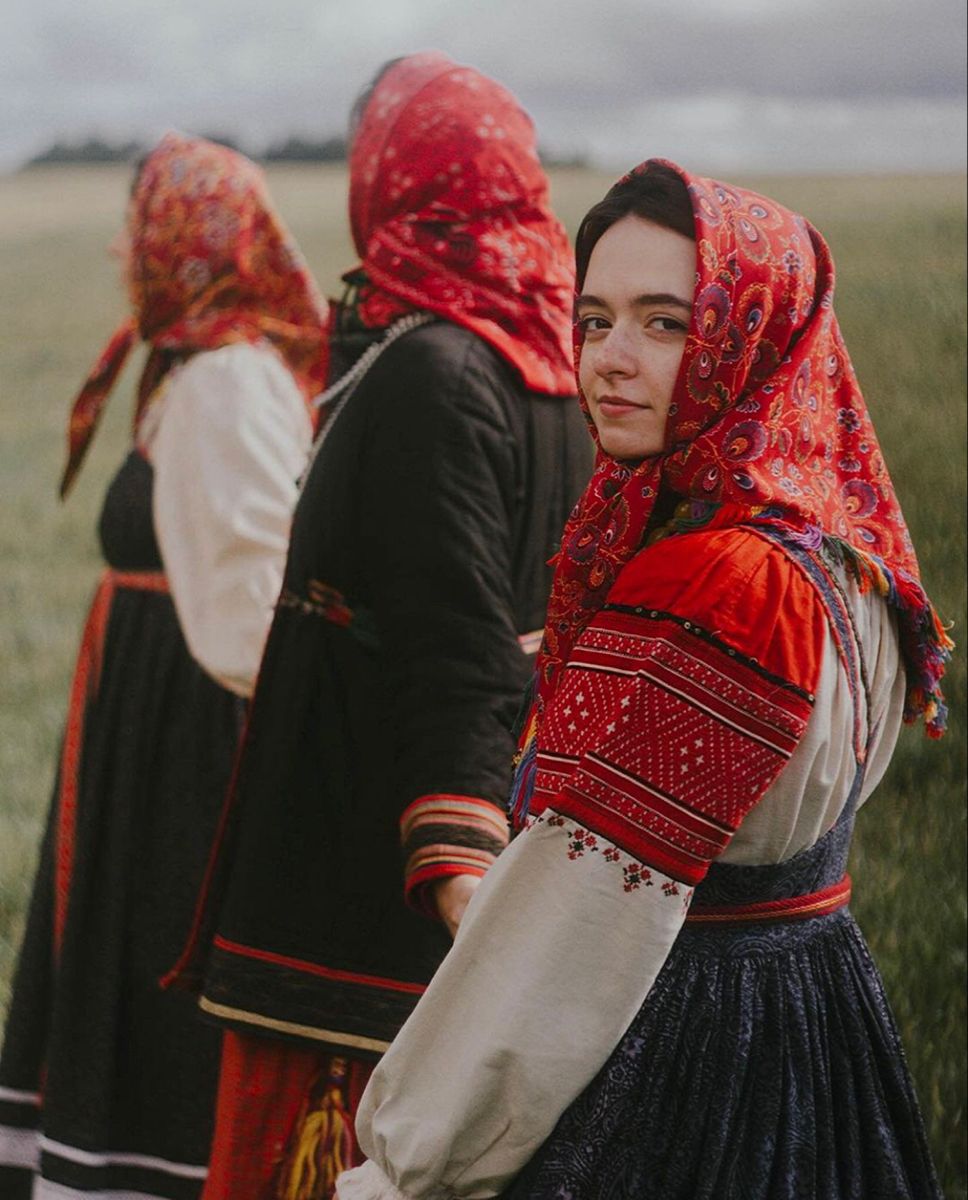 Women in Slavic costumes in Barquisimeto