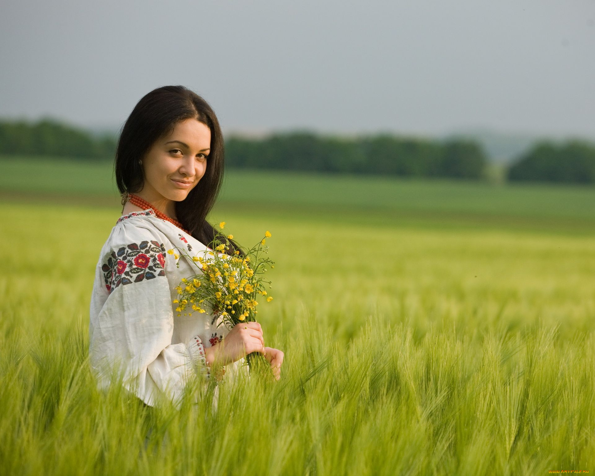 Women in Slavic costumes in Barquisimeto