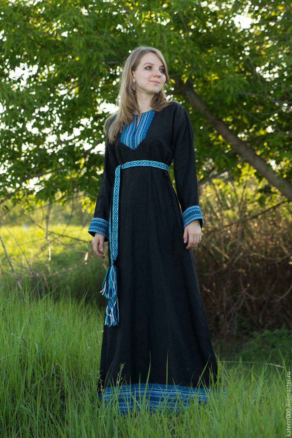 Women in Slavic costumes in Barquisimeto