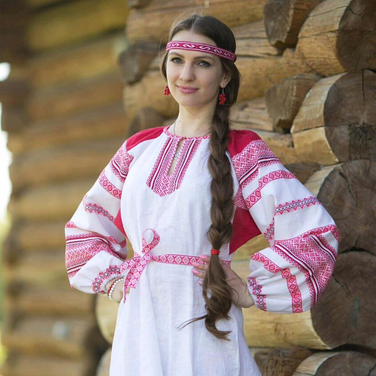 Girls in Slavic costumes in Barquisimeto
