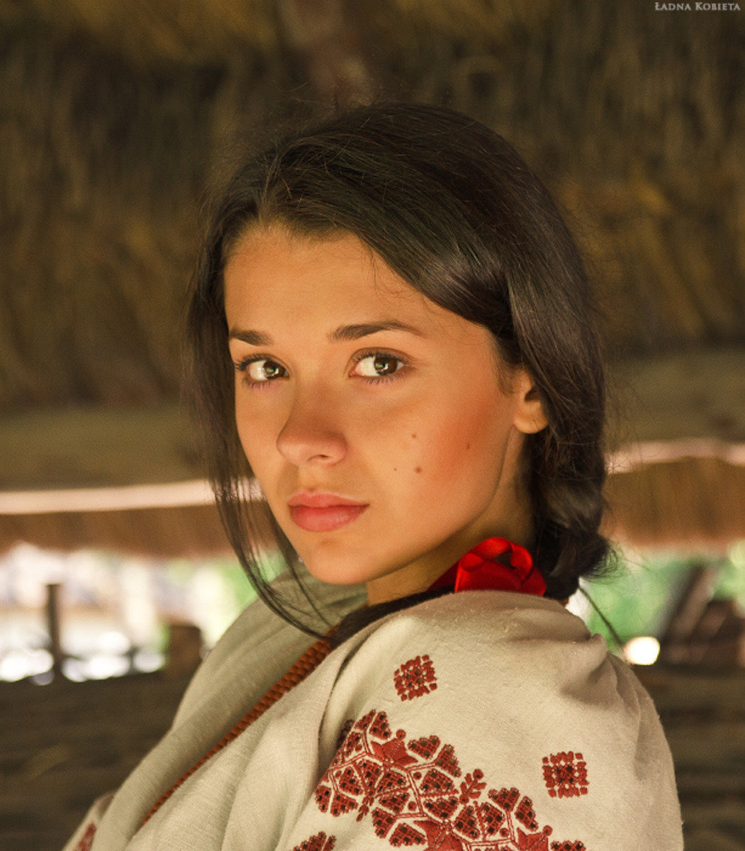 Girls in Slavic costumes in Barquisimeto