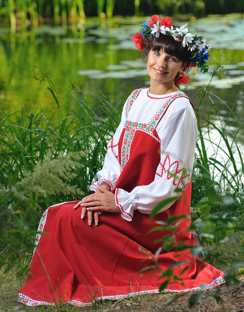 Beautiful girl Girls in Slavic costumes in Barquisimeto