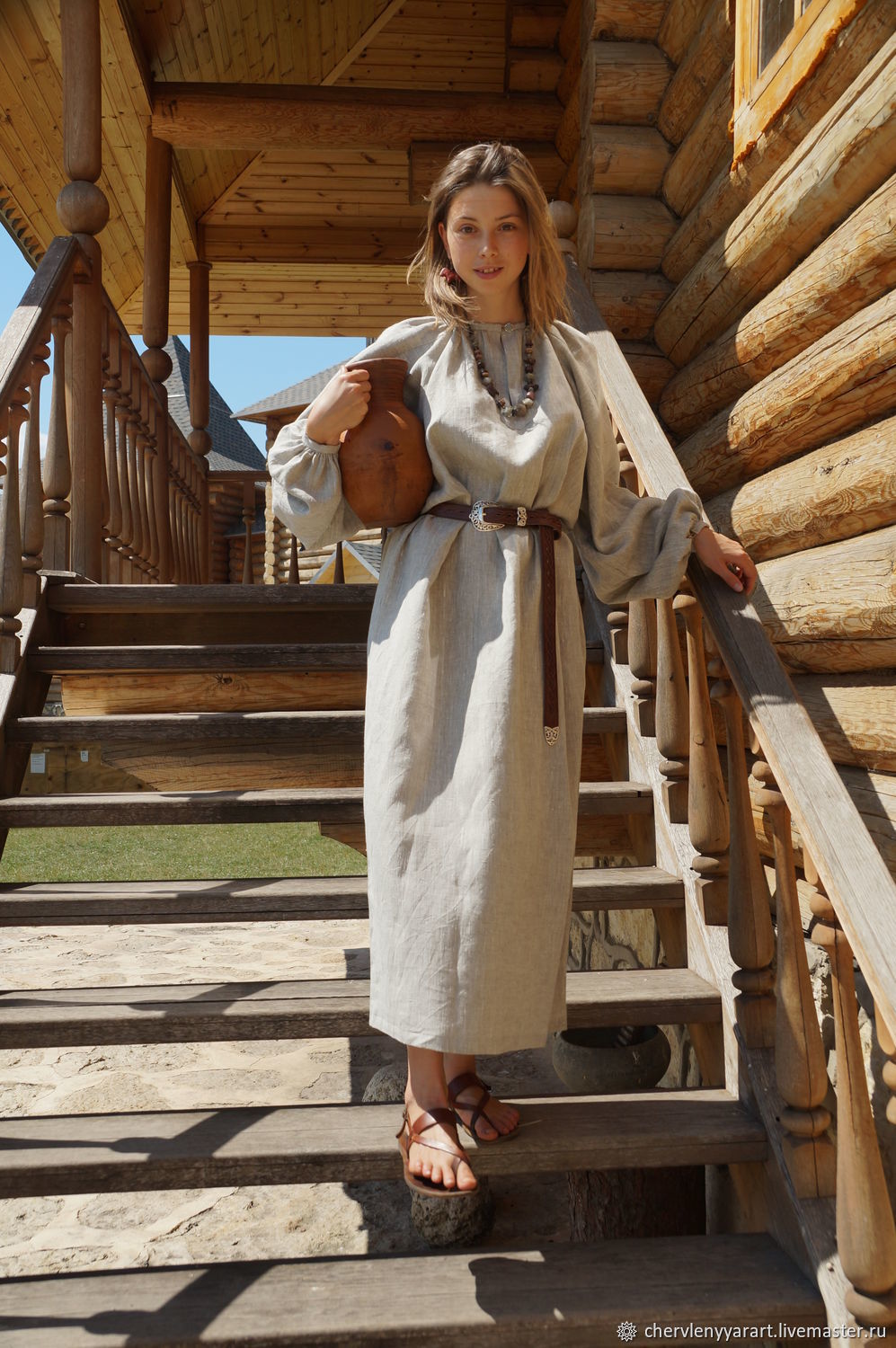 Girls in Slavic costumes in Barquisimeto